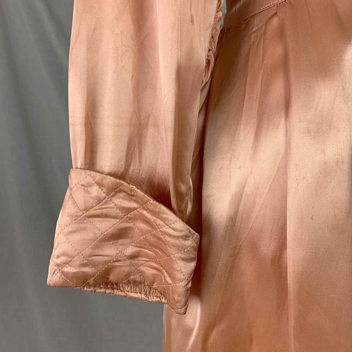 Vintage 1940's Dressing Gown Robe | Copper Rayon Satin with Quilted Collar & Button Closure | Size L - Daggers & Dames