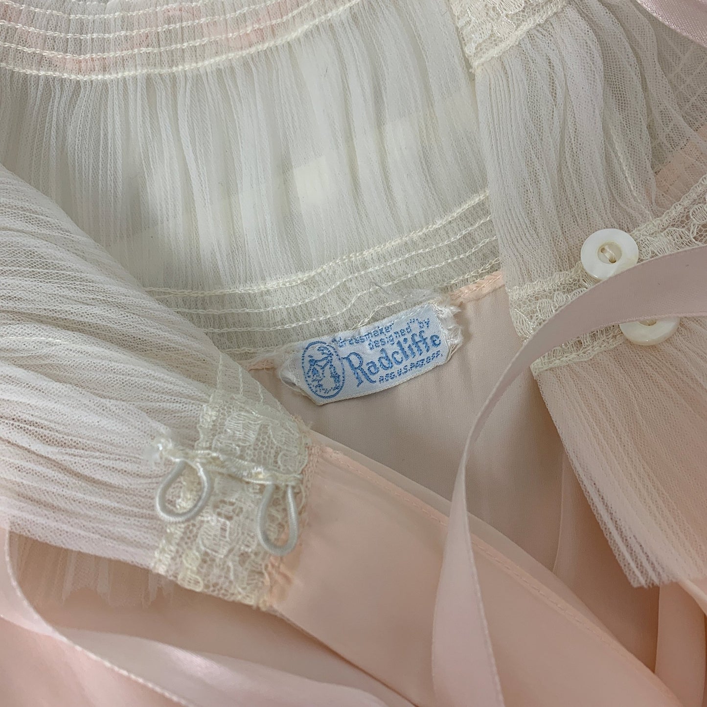 Vintage 1940's Dressing Gown Robe | Creamy Peach Rayon with White Ruched Tulle Yoke & Lace | Size XS, S | Radcliffe - Daggers & Dames