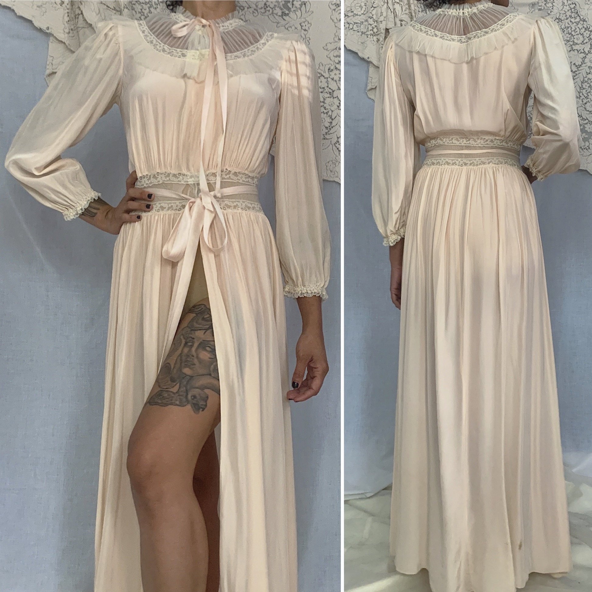 Vintage 1940's Dressing Gown Robe | Creamy Peach Rayon with White Ruched Tulle Yoke & Lace | Size XS, S | Radcliffe - Daggers & Dames