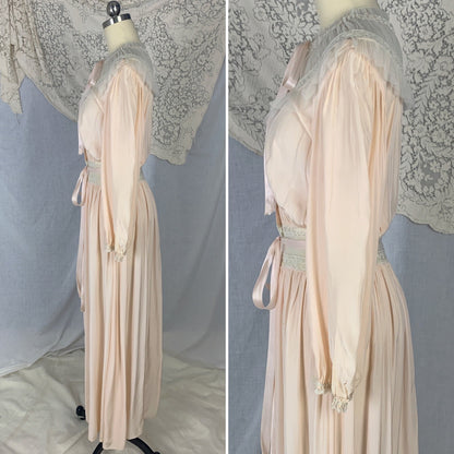 Vintage 1940's Dressing Gown Robe | Creamy Peach Rayon with White Ruched Tulle Yoke & Lace | Size XS, S | Radcliffe - Daggers & Dames