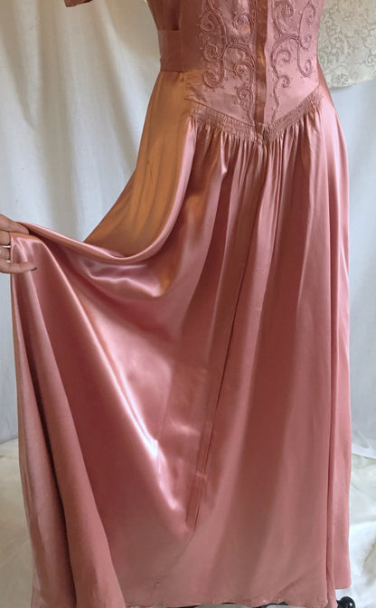 Vintage 1940's Dressing Gown Robe | Deep Blush Pink Satin Charmeuse with Embroidery | Size MED - Daggers & Dames