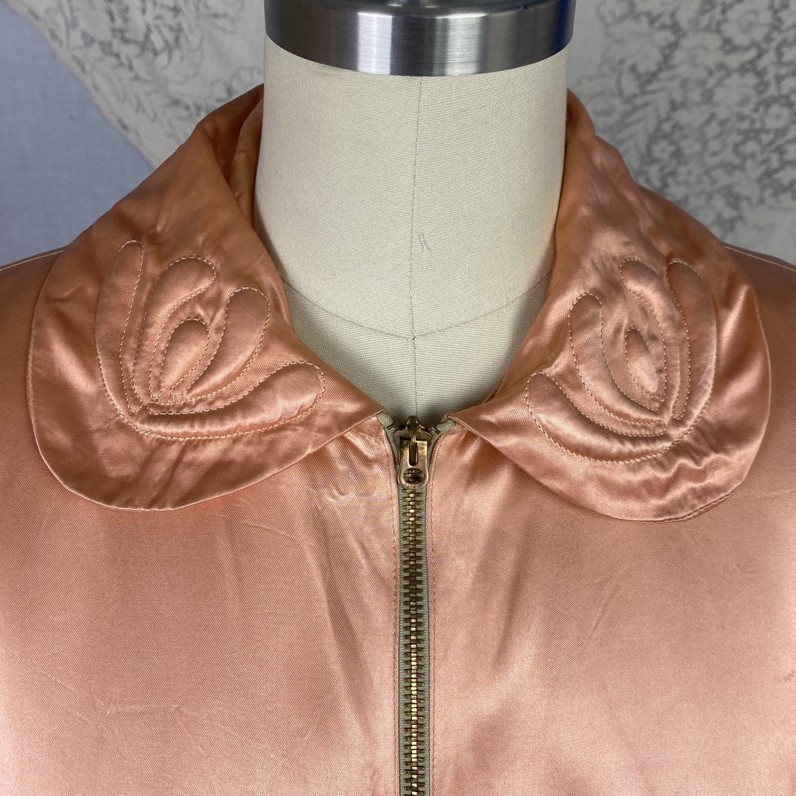 Vintage 1940's Dressing Gown Robe | Deep Peach Rayon Satin with Trapunto Stitching | SIze S, M - Daggers & Dames