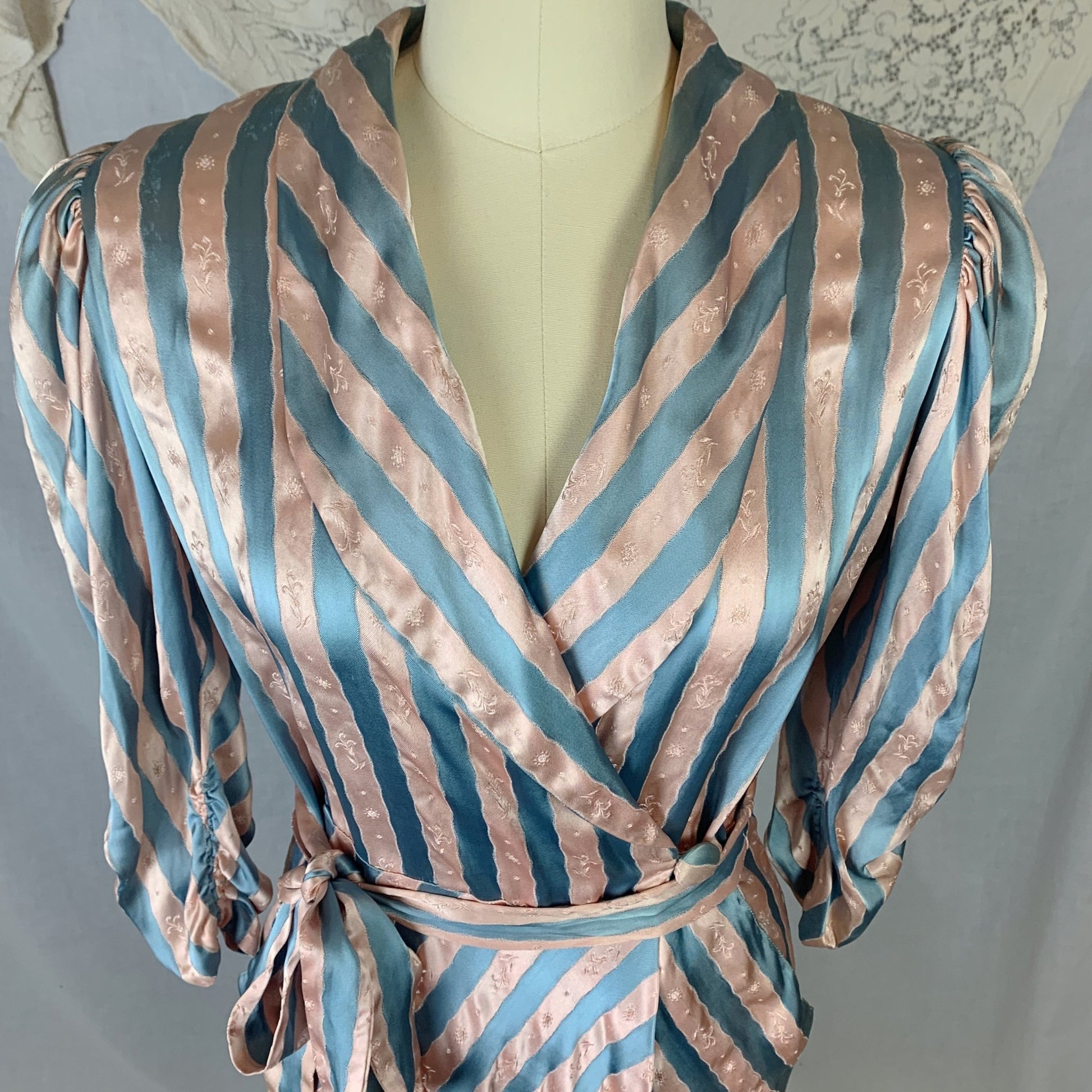Vintage 1940's Dressing Gown Robe
