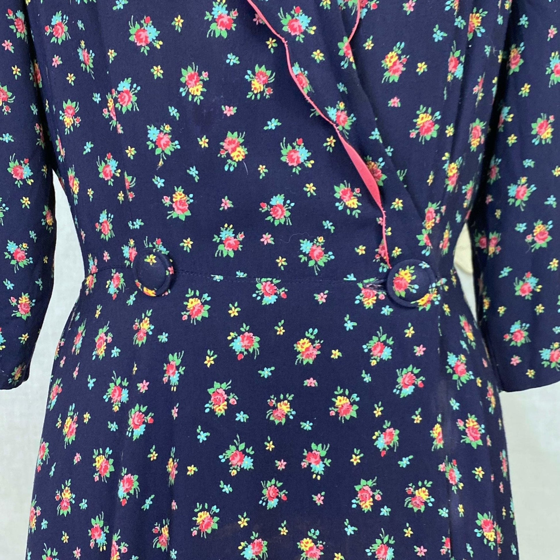 Vintage 1940's Dressing Gown Robe | Navy Blue Brushed Rayon with Floral Print | Size M, LG | Kamore - Daggers & Dames