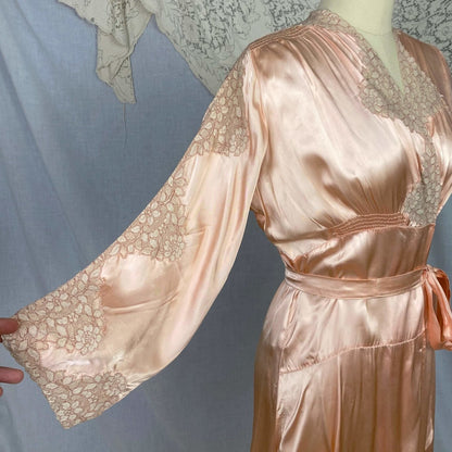 Vintage 1940's Dressing Gown Robe | Rose Peach Rayon Satin with Ivory Alençon Lace | Size XS, S - Daggers & Dames