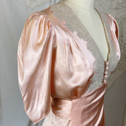 Vintage 1940's Dressing Gown Robe | Tea Rose Pink Rayon Satin with Alençon Lace | Size XS - Daggers & Dames