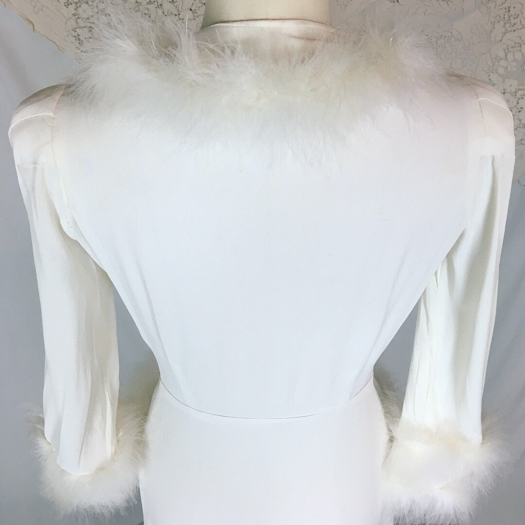Vintage 1940's Dressing Gown Robe | White Rayon Crepe with Marabou Feathers | Size XS, S - Daggers & Dames