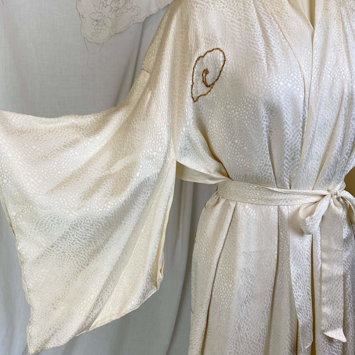Vintage 1940's Japanese Kimono Robe | Hand Stitched Buttercream Rayon Satin Damask with Golden Dragon Embroidery | Size Free - Daggers & Dames