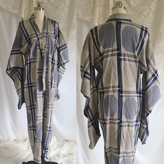 Vintage 1940's Kimono | Blue Crepe Silk | Geometric Pattern | Size SM/LG - Daggers & Dames