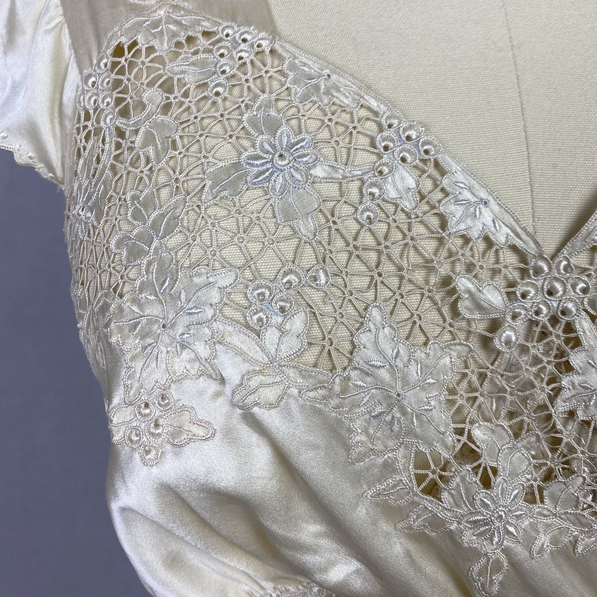 Vintage 1940's Nightgown | Hand Stitched Warm Ivory Silk Charmeuse with Floral Appliqué & Spiderweb Lace | Size 34-36 Bust, S | OOAK - Daggers & Dames