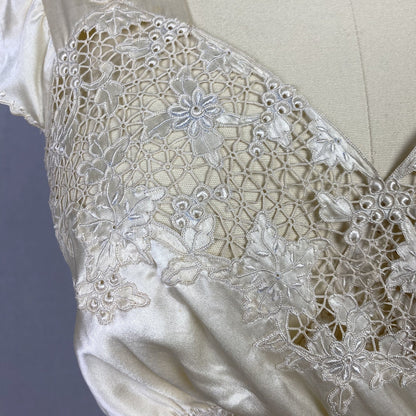 Vintage 1940's Nightgown | Hand Stitched Warm Ivory Silk Charmeuse with Floral Appliqué & Spiderweb Lace | Size 34-36 Bust, S | OOAK - Daggers & Dames