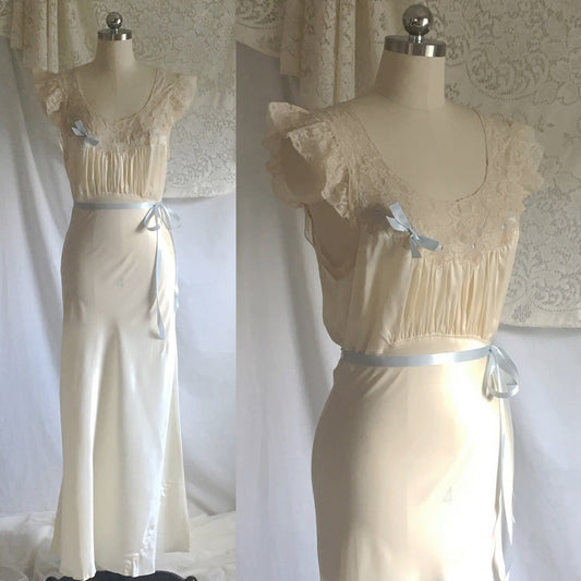 Vintage 1940's Nightgown | Ivory Rayon Satin with Lace & Floral Appliques | Lady Leonora | Size XS, S - Daggers & Dames