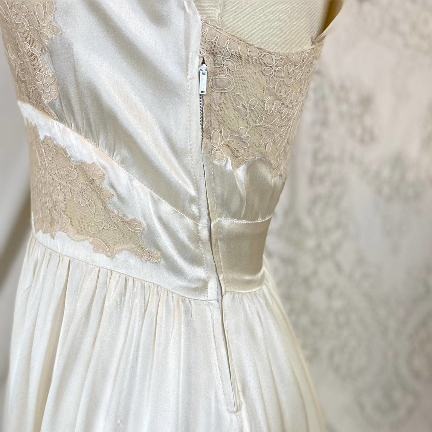 Vintage 1940's Nightgown | Ivory Silk with Nude Floral Lace | Size XS, S | Saks Fifth Avenue - Daggers & Dames
