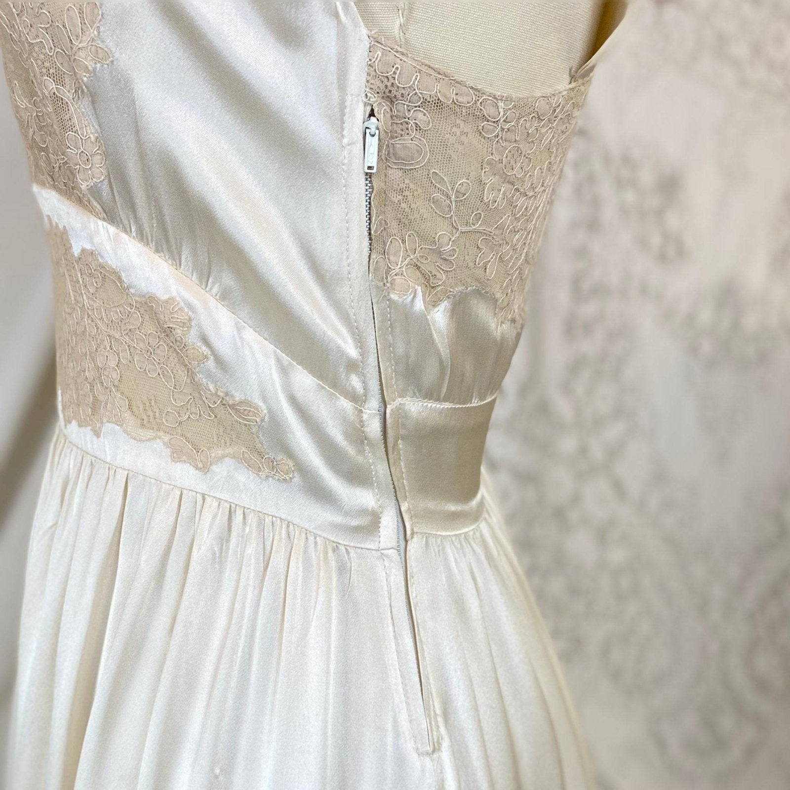 Vintage 1940's Nightgown | Ivory Silk with Nude Floral Lace | Size XS, S | Saks Fifth Avenue - Daggers & Dames