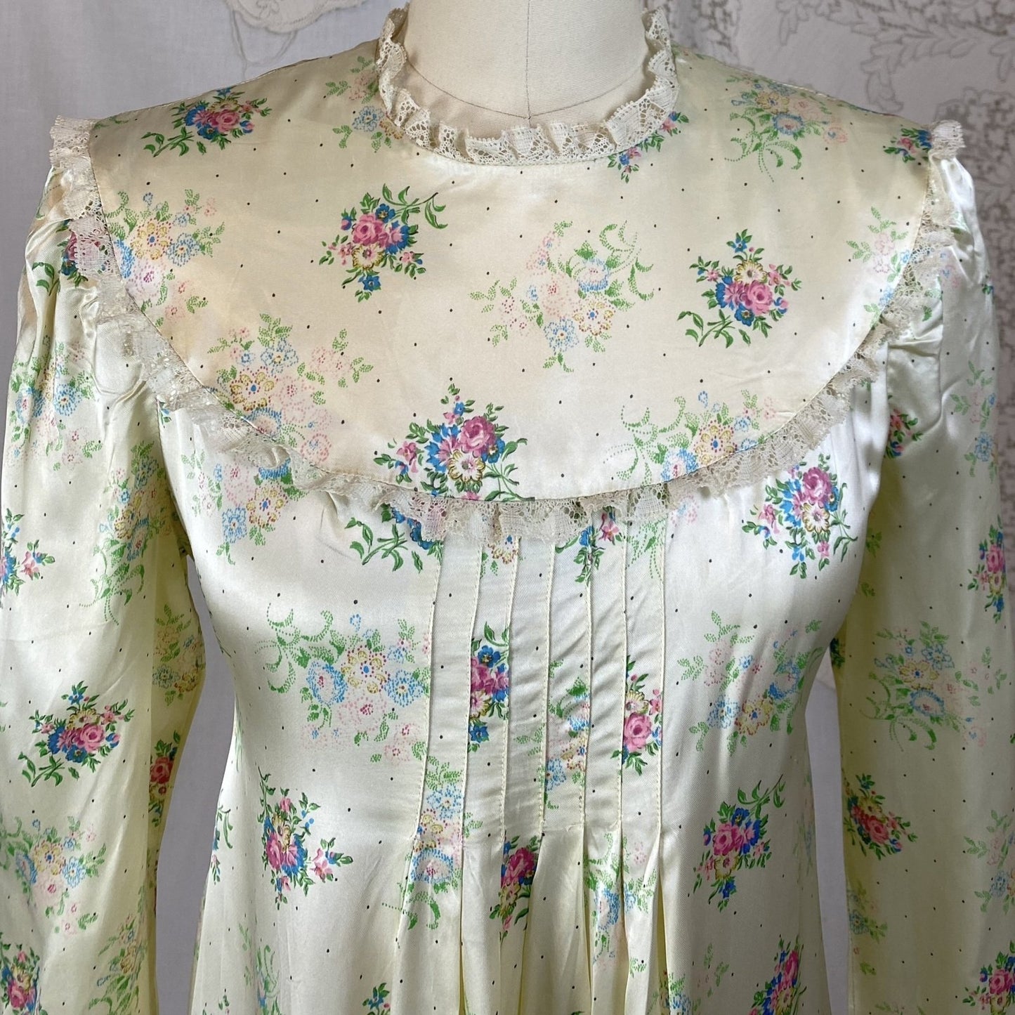 Vintage 1940's Nightgown | Pale Yellow Rayon Satin with Floral Print & Lace | Size XS - Daggers & Dames