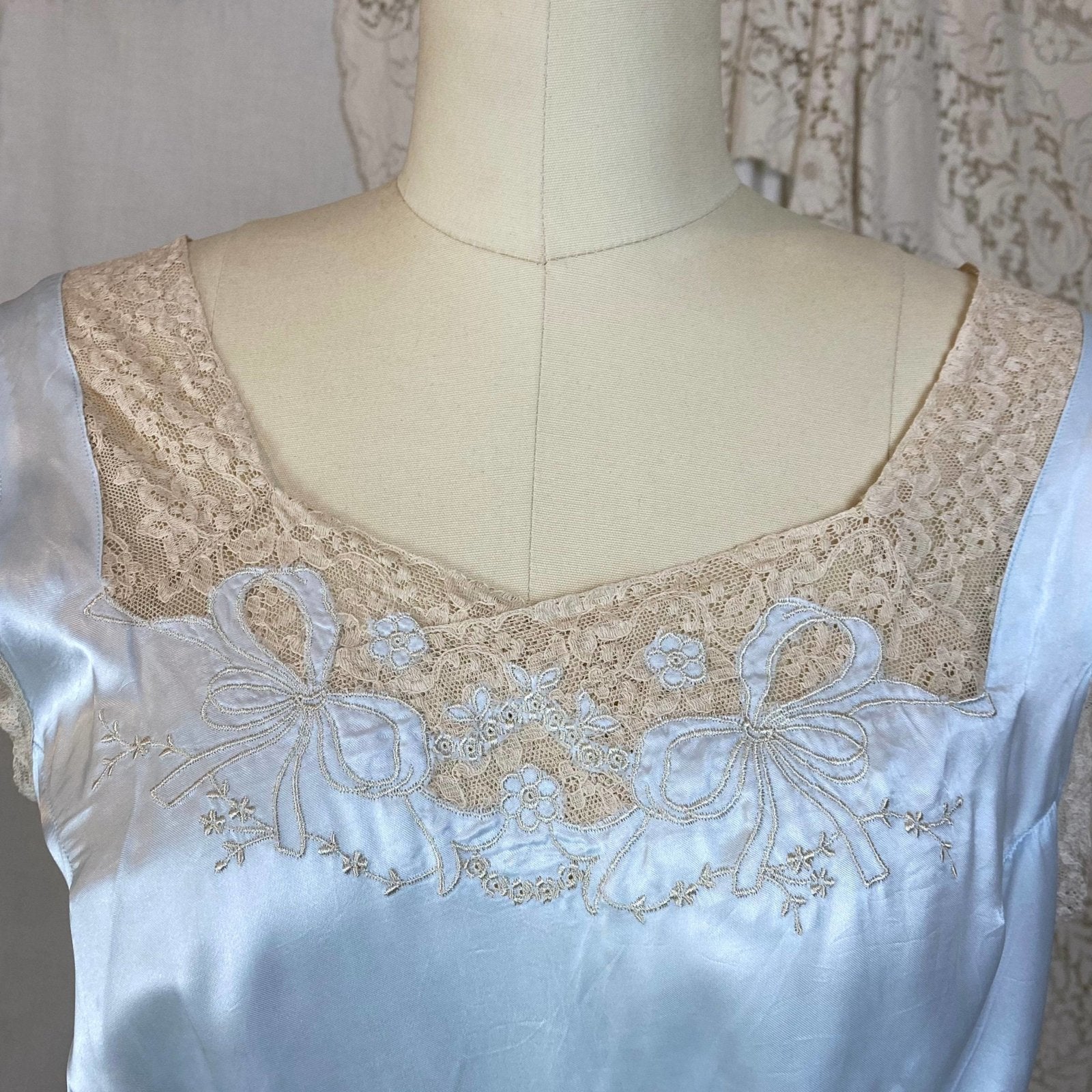 Vintage 1940's Nightgown | Pastel Blue Rayon Satin with Ecru Lace & Bow Appliques | Size XS, S | Rayette - Never Worn - Daggers & Dames