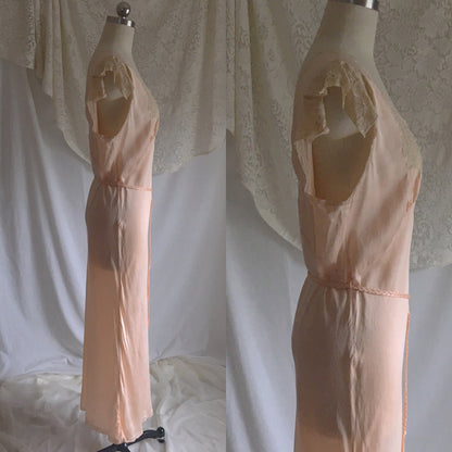 Vintage 1940's Nightgown | Peach Silk with Alencon Lace & Braided Tassel Sash Tie | Size LG - Daggers & Dames