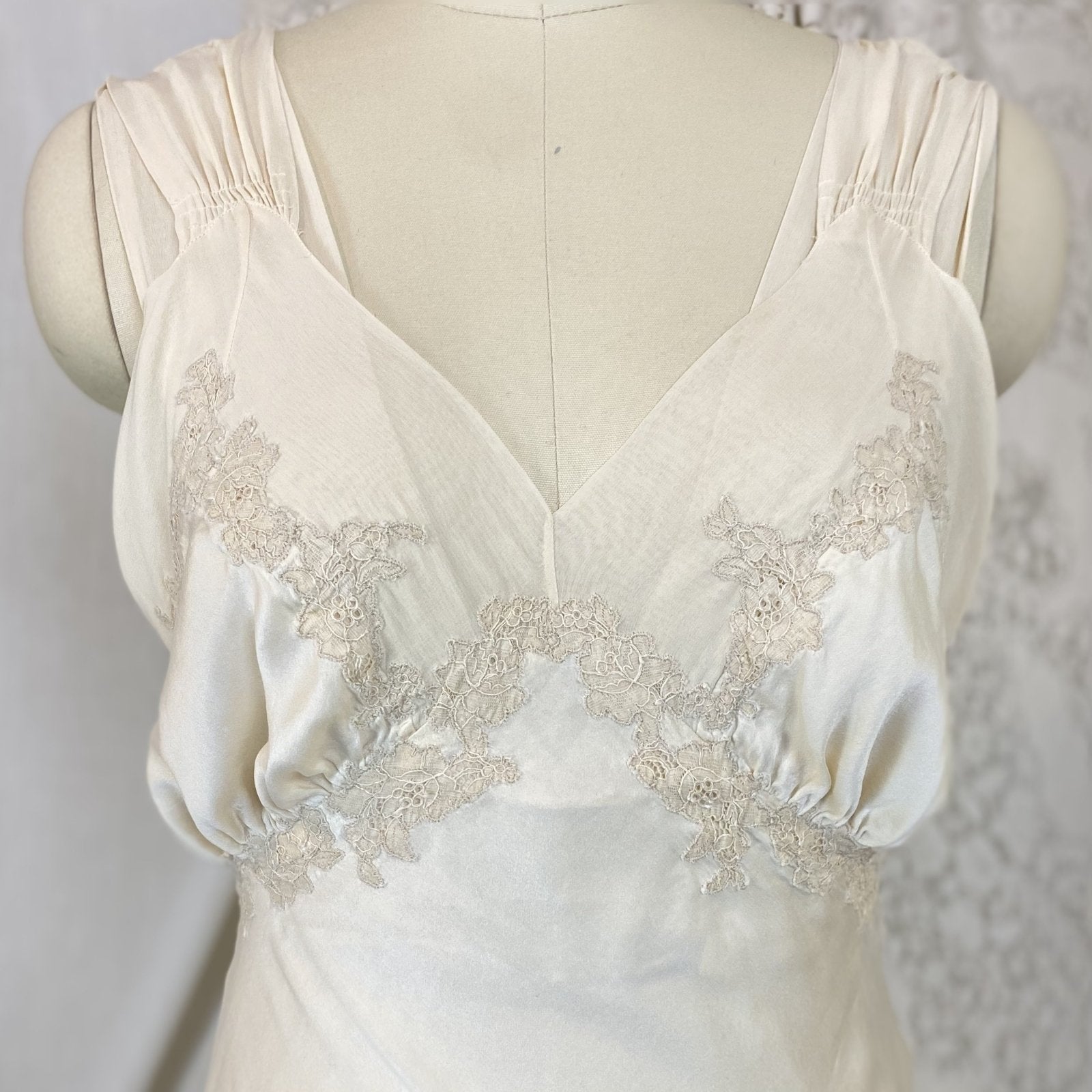 Vintage 1940's Nightgown | Pearly Ivory Silk with Chiffon & Floral Appliques | Size XS | Chevette - Daggers & Dames