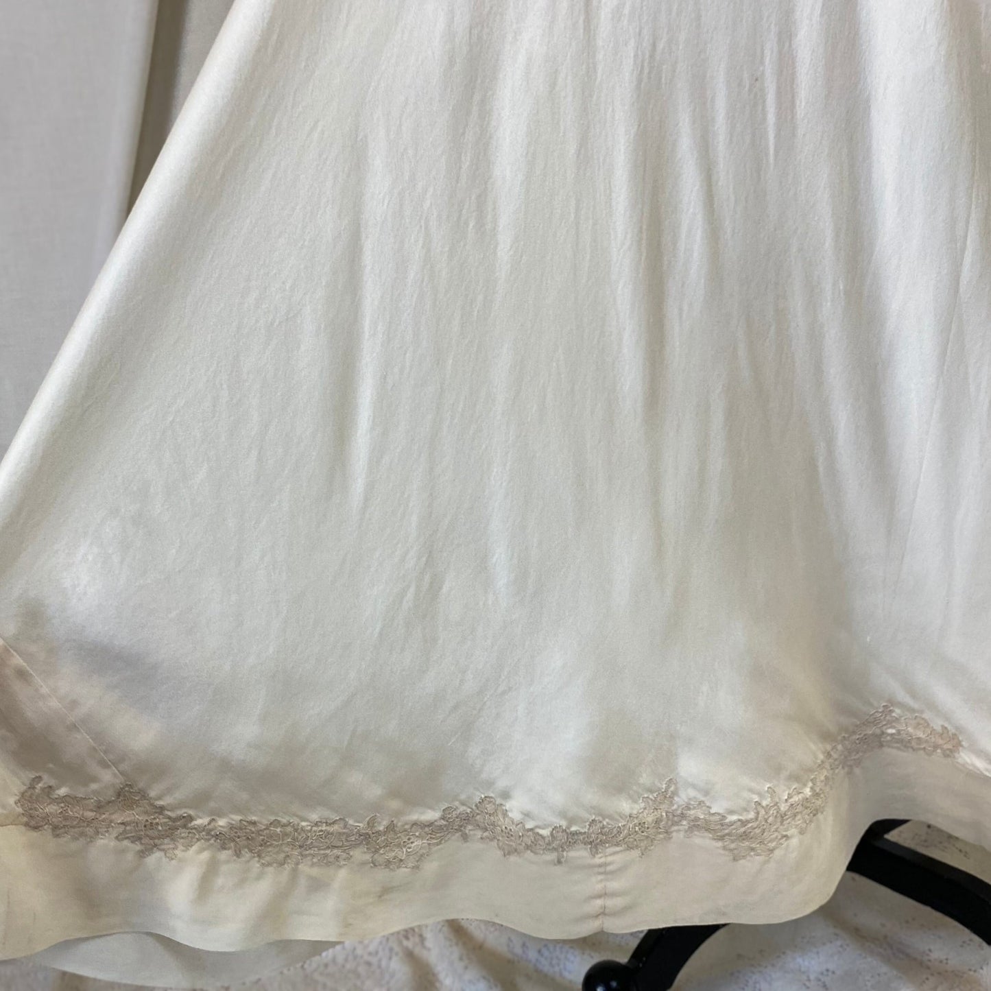 Vintage 1940's Nightgown | Pearly Ivory Silk with Chiffon & Floral Appliques | Size XS | Chevette - Daggers & Dames