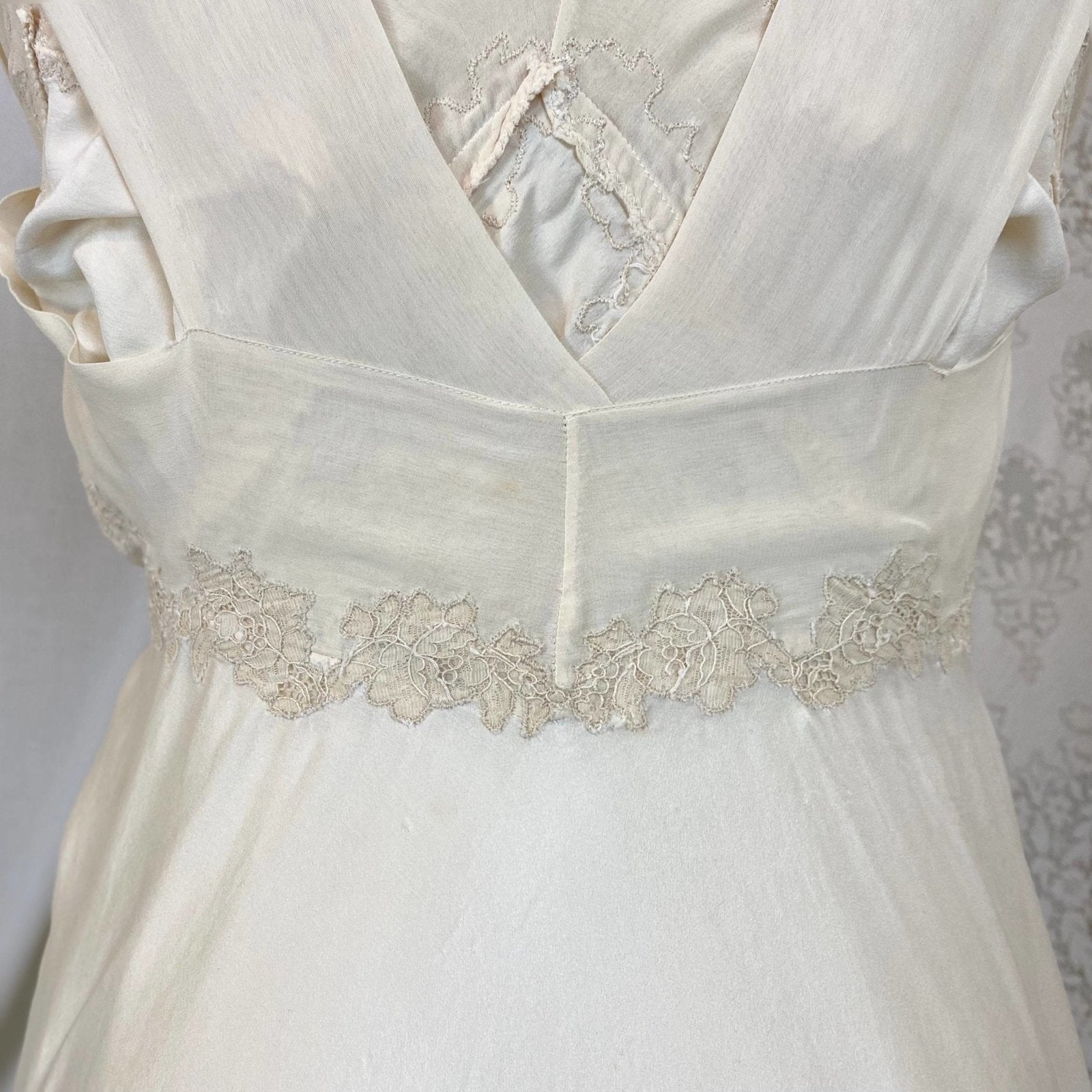 Vintage 1940's Nightgown | Pearly Ivory Silk with Chiffon & Floral Appliques | Size XS | Chevette - Daggers & Dames