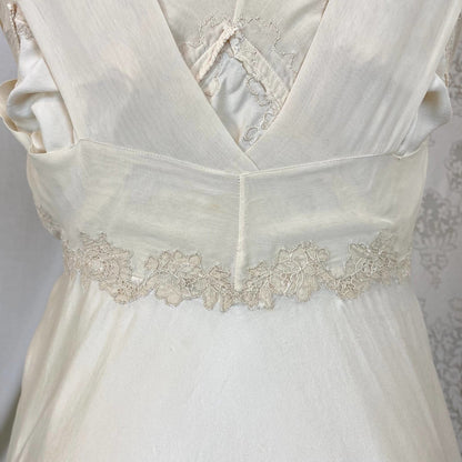 Vintage 1940's Nightgown | Pearly Ivory Silk with Chiffon & Floral Appliques | Size XS | Chevette - Daggers & Dames