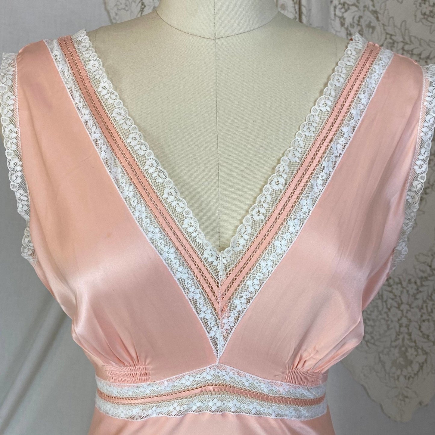 Vintage 1940's Nightgown | Rich Rose Pink Rayon Satin with White Floral Lace | Size XS, S | Never Worn - Daggers & Dames