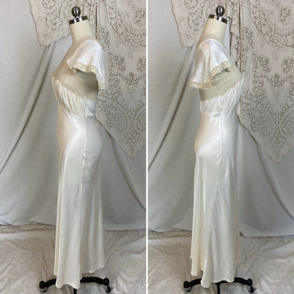 Vintage 1940's Nightgown | Warm Ivory Rayon Satin with Nude Floral Lace | Size XS | Coleen Lingerie - Daggers & Dames