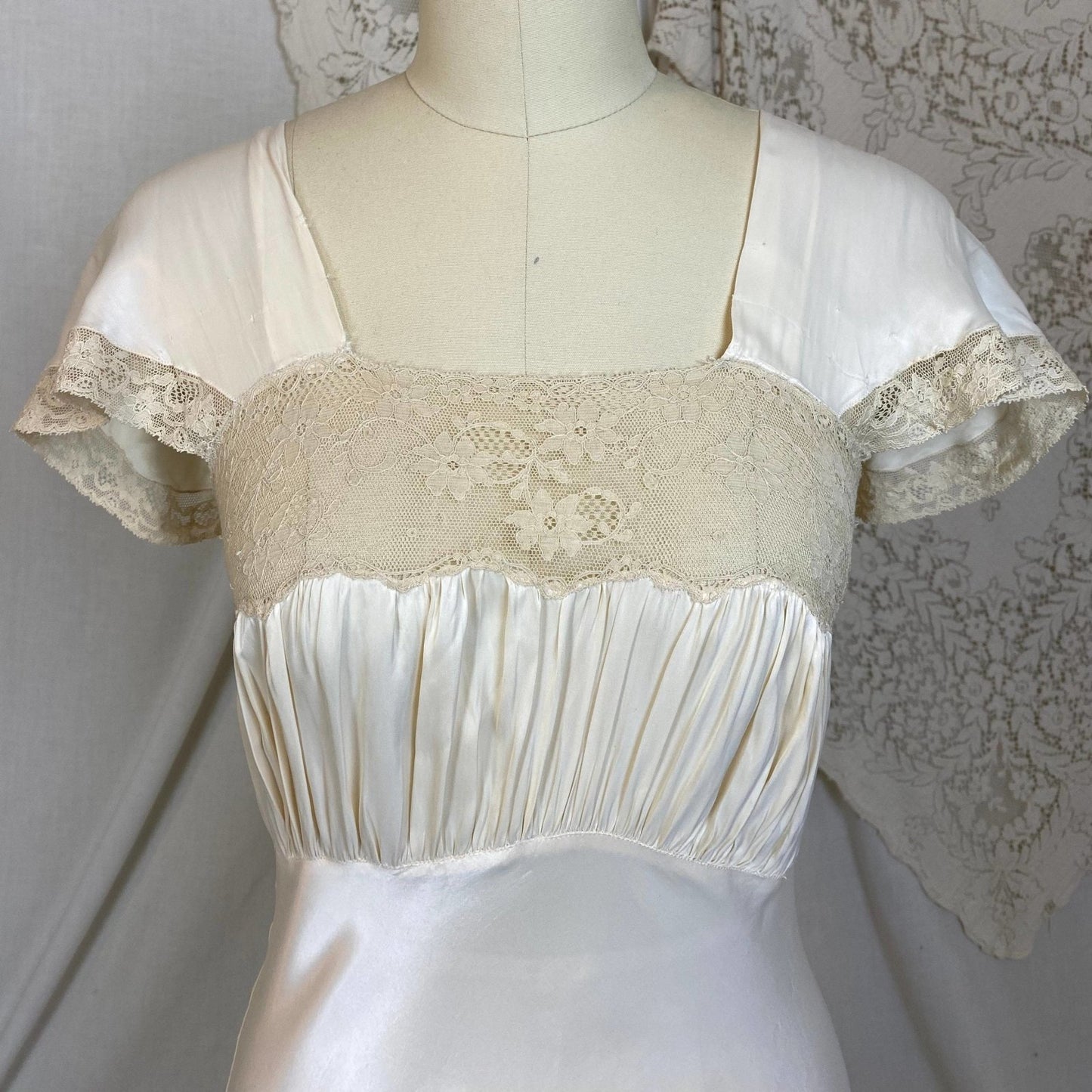 Vintage 1940's Nightgown | Warm Ivory Rayon Satin with Nude Floral Lace | Size XS | Coleen Lingerie - Daggers & Dames