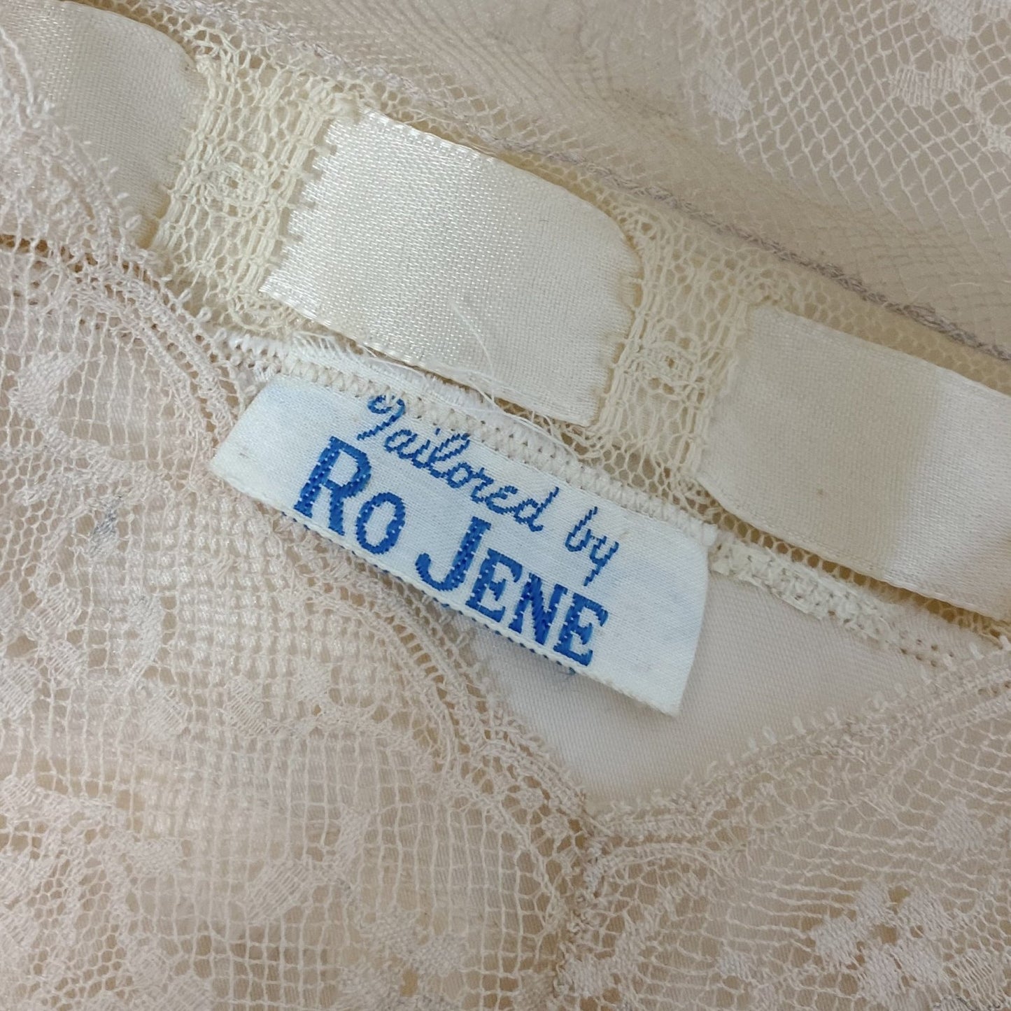 Vintage 1940's Nightgown | Warm Ivory Rose Rayon Satin with Floral Lace & Woven Silk Ribbon | Size S, M | Ro Jene - Daggers & Dames