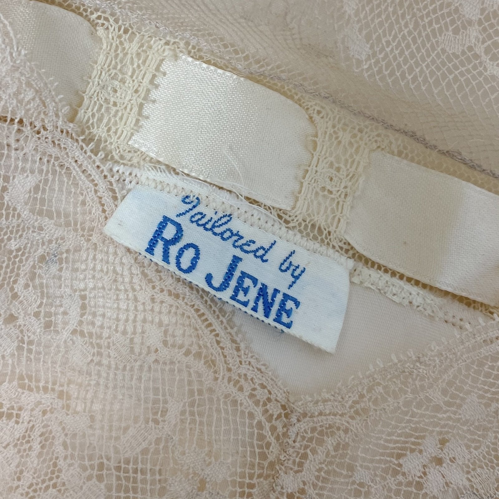 Vintage 1940's Nightgown | Warm Ivory Rose Rayon Satin with Floral Lace & Woven Silk Ribbon | Size S, M | Ro Jene - Daggers & Dames