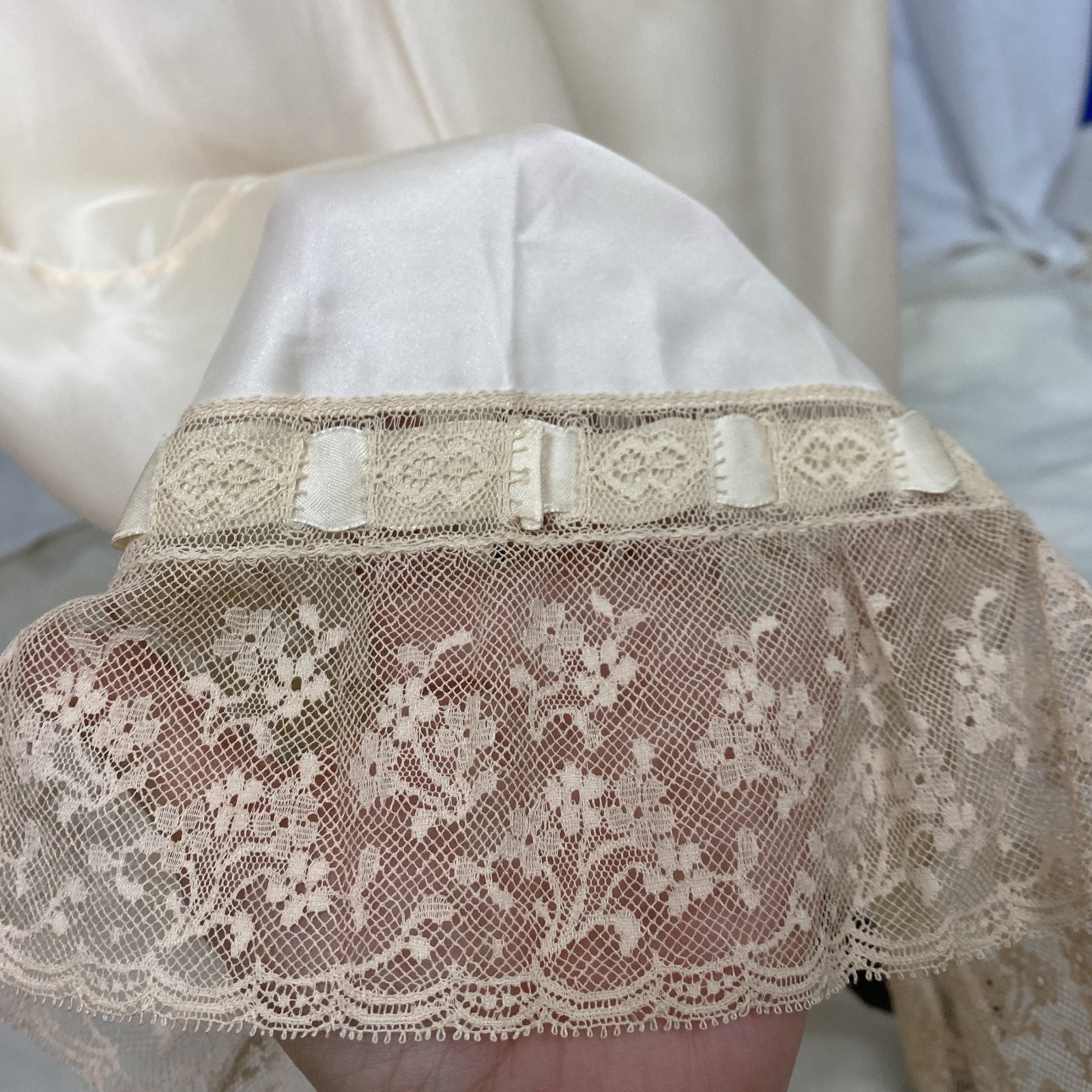 Vintage 1940's Nightgown | Warm Ivory Rose Rayon Satin with Floral Lace & Woven Silk Ribbon | Size S, M | Ro Jene - Daggers & Dames