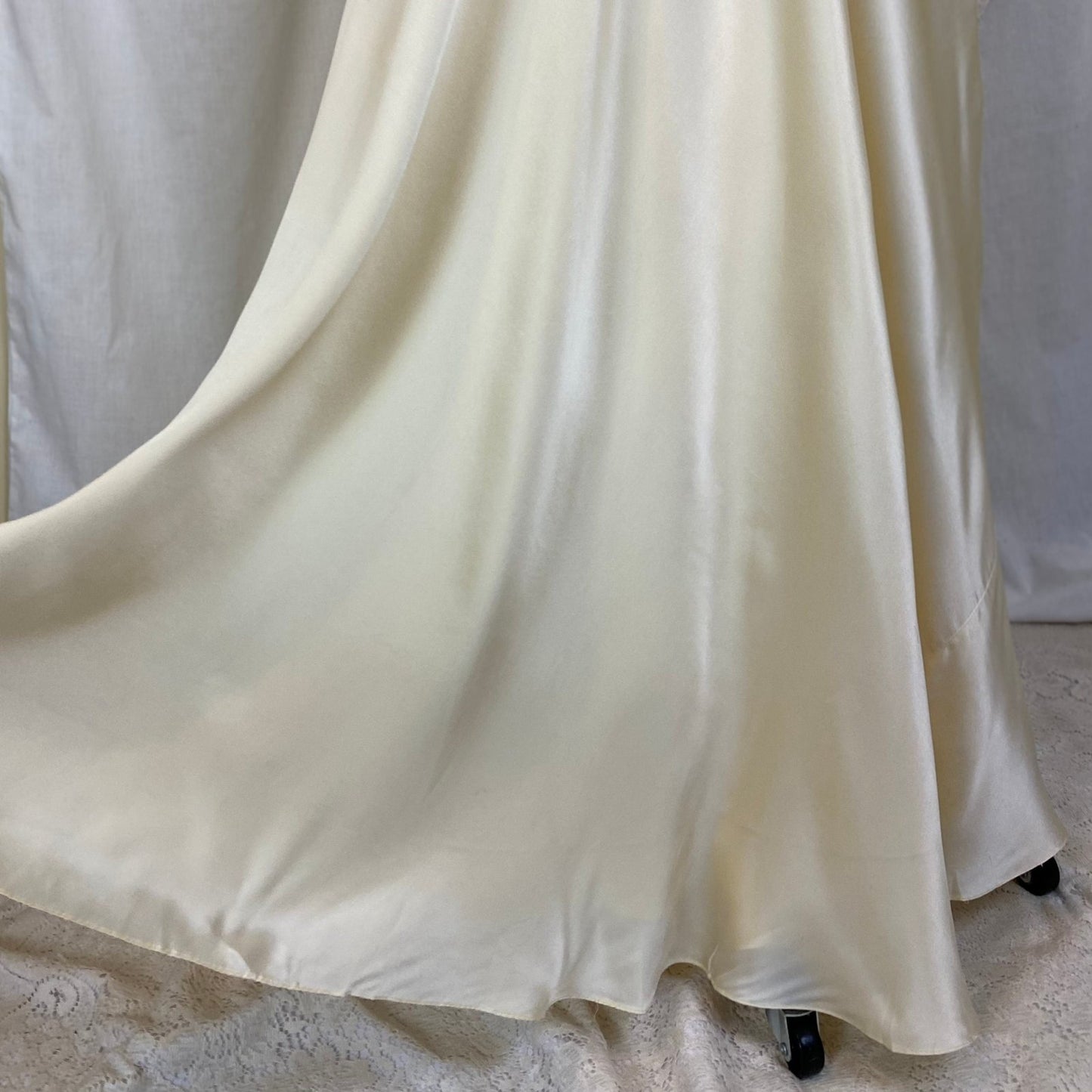 Vintage 1940's Nightgown | Warm Ivory Silk with Deep Tan Floral Lace | Size XXS, XS | Fischer Lingerie - Daggers & Dames