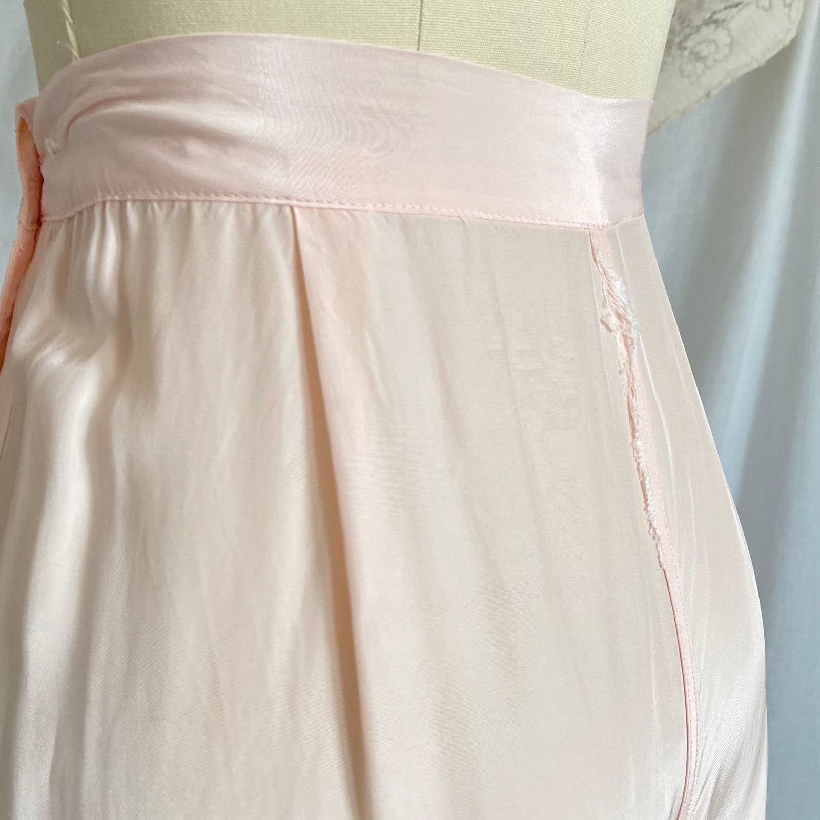 Vintage 1940's Pajama Set | Light Pastel Pink Rayon with Ivory Lace | Size M, LG | Miss Crinoline - Daggers & Dames