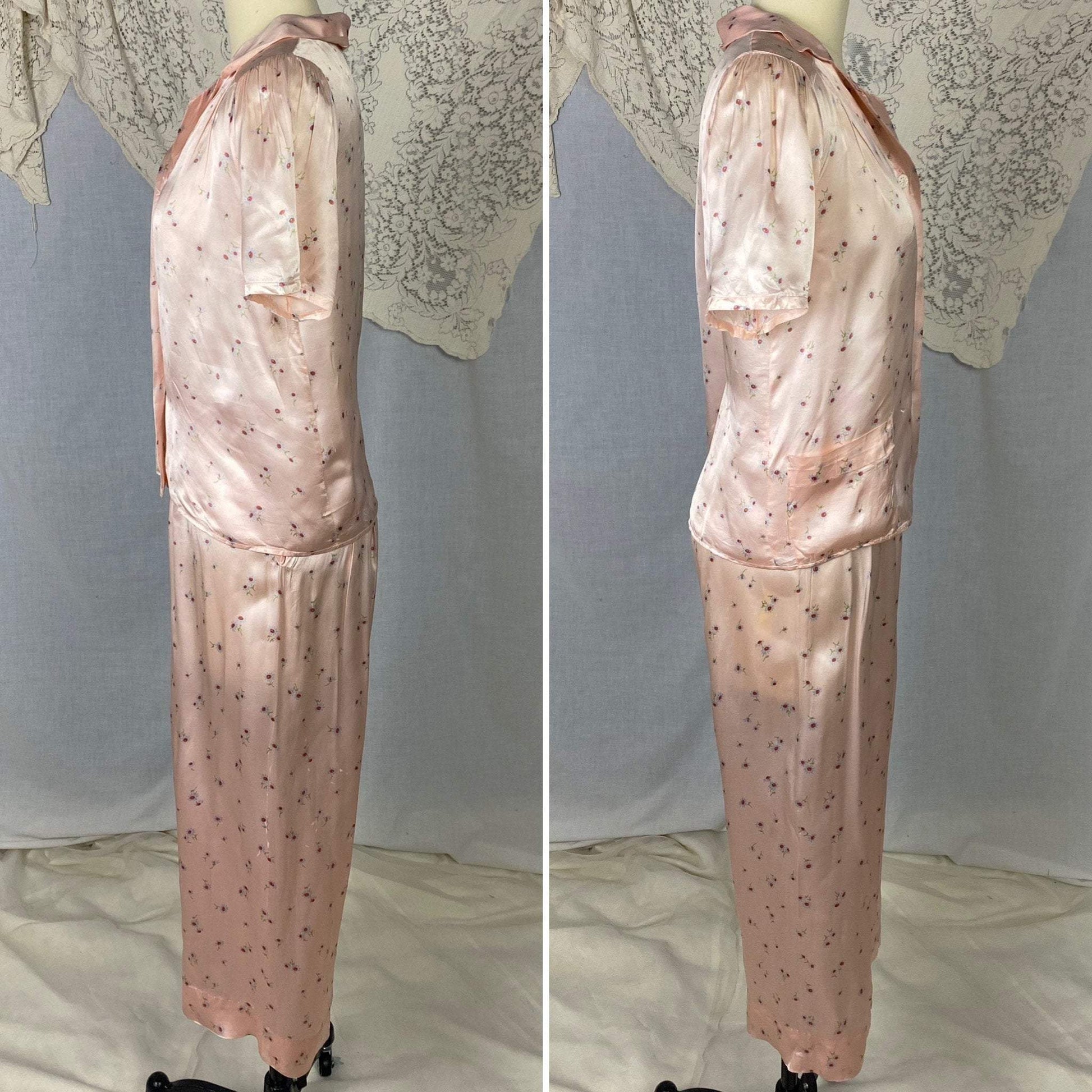 Vintage 1940's Pajama Set | Light Rosy Pink Rayon Satin with Daisy Floral Print | Size XS | W/B Weisman - Daggers & Dames