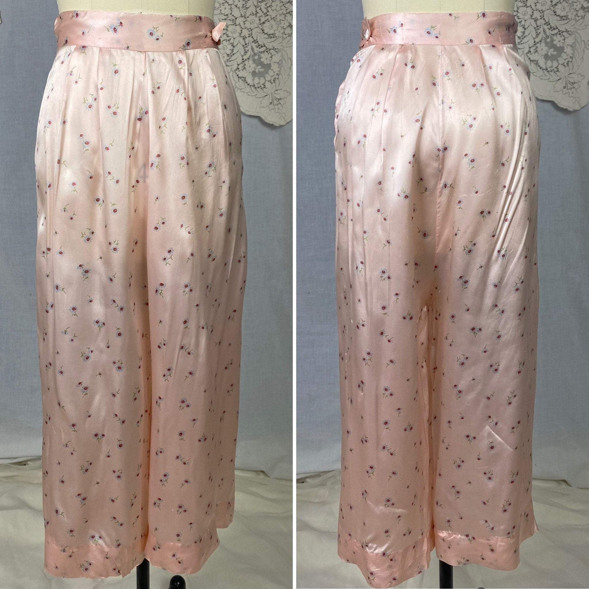 Vintage 1940's Pajama Set | Light Rosy Pink Rayon Satin with Daisy Floral Print | Size XS | W/B Weisman - Daggers & Dames
