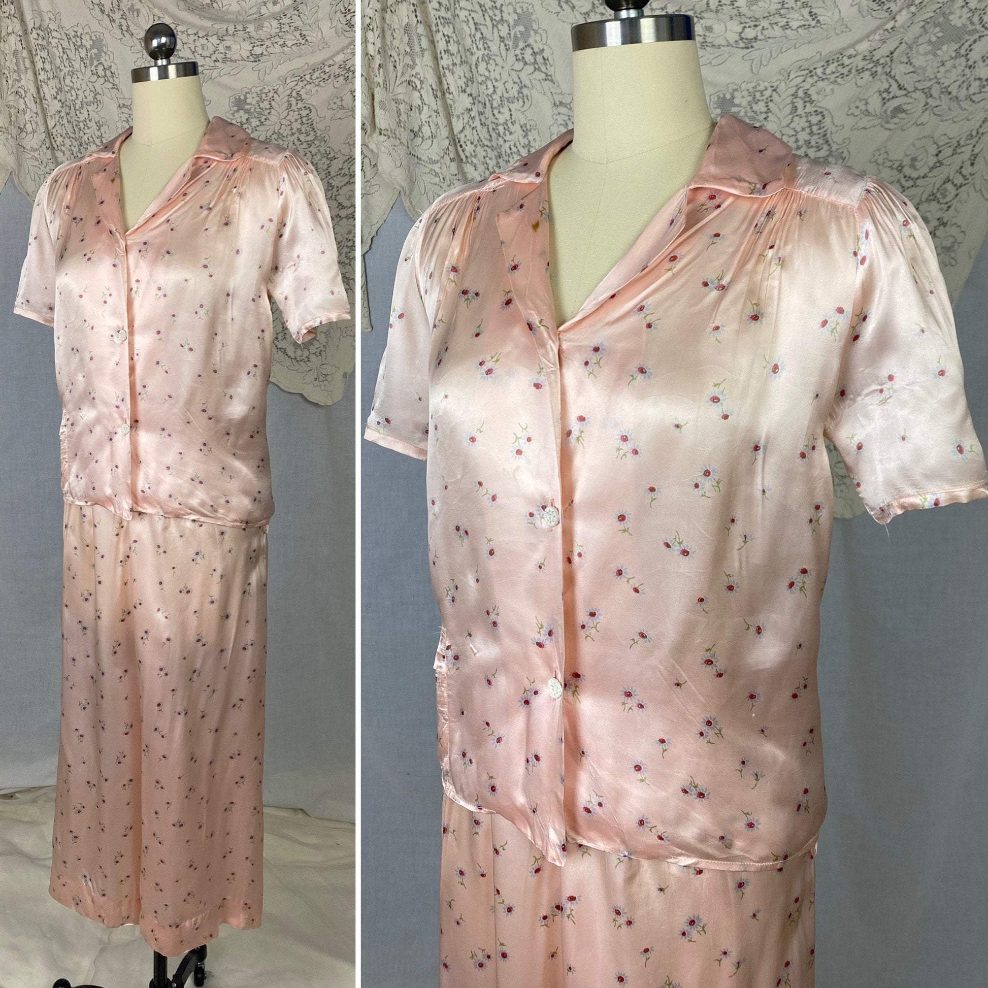 Vintage 1940's Pajama Set | Light Rosy Pink Rayon Satin with Daisy Floral Print | Size XS | W/B Weisman - Daggers & Dames