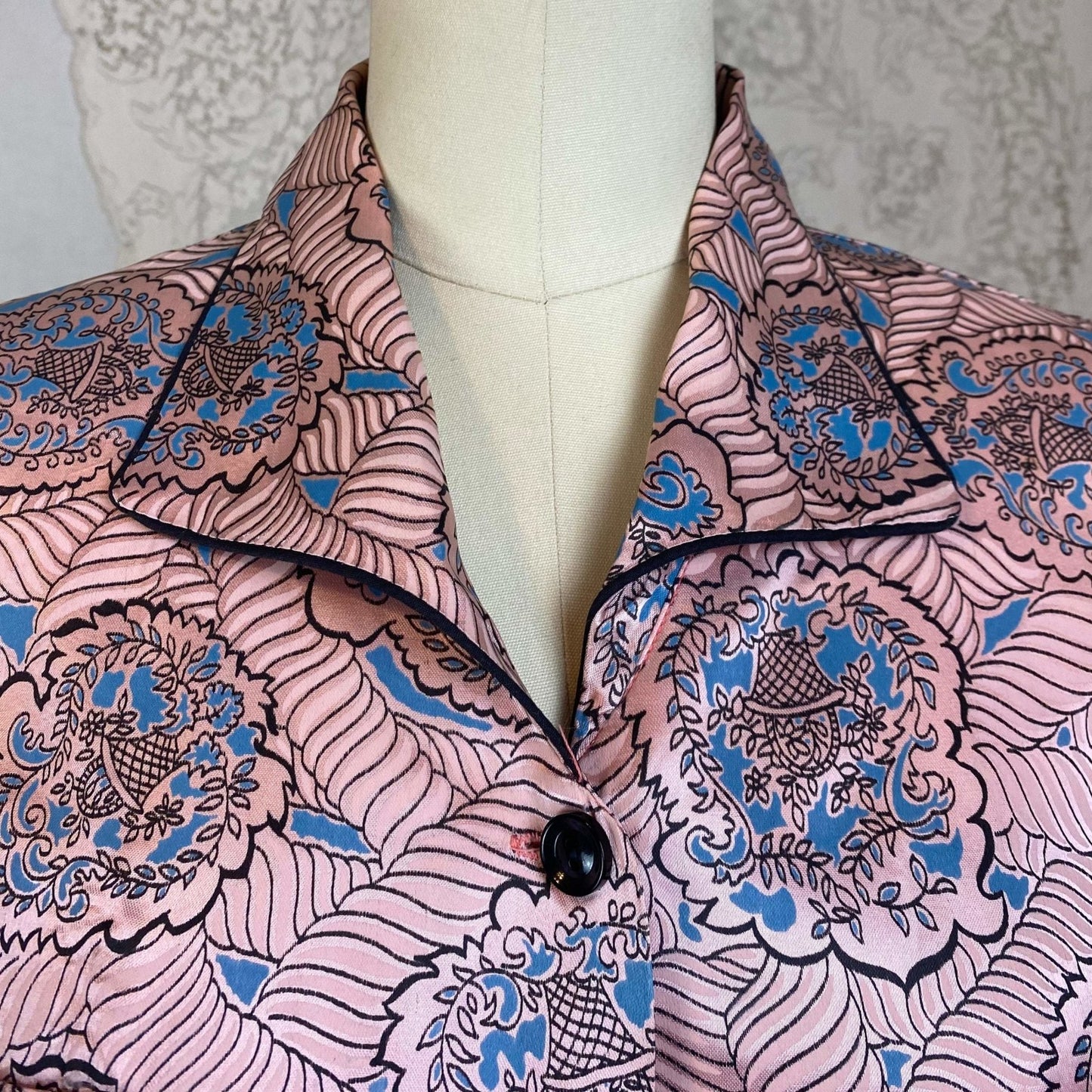 Vintage 1940's Pajama Set | Rose Gold Pink with Black & Blue Paisley Print Rayon Satin | Size S, M, LG | Tele-Queen - Daggers & Dames