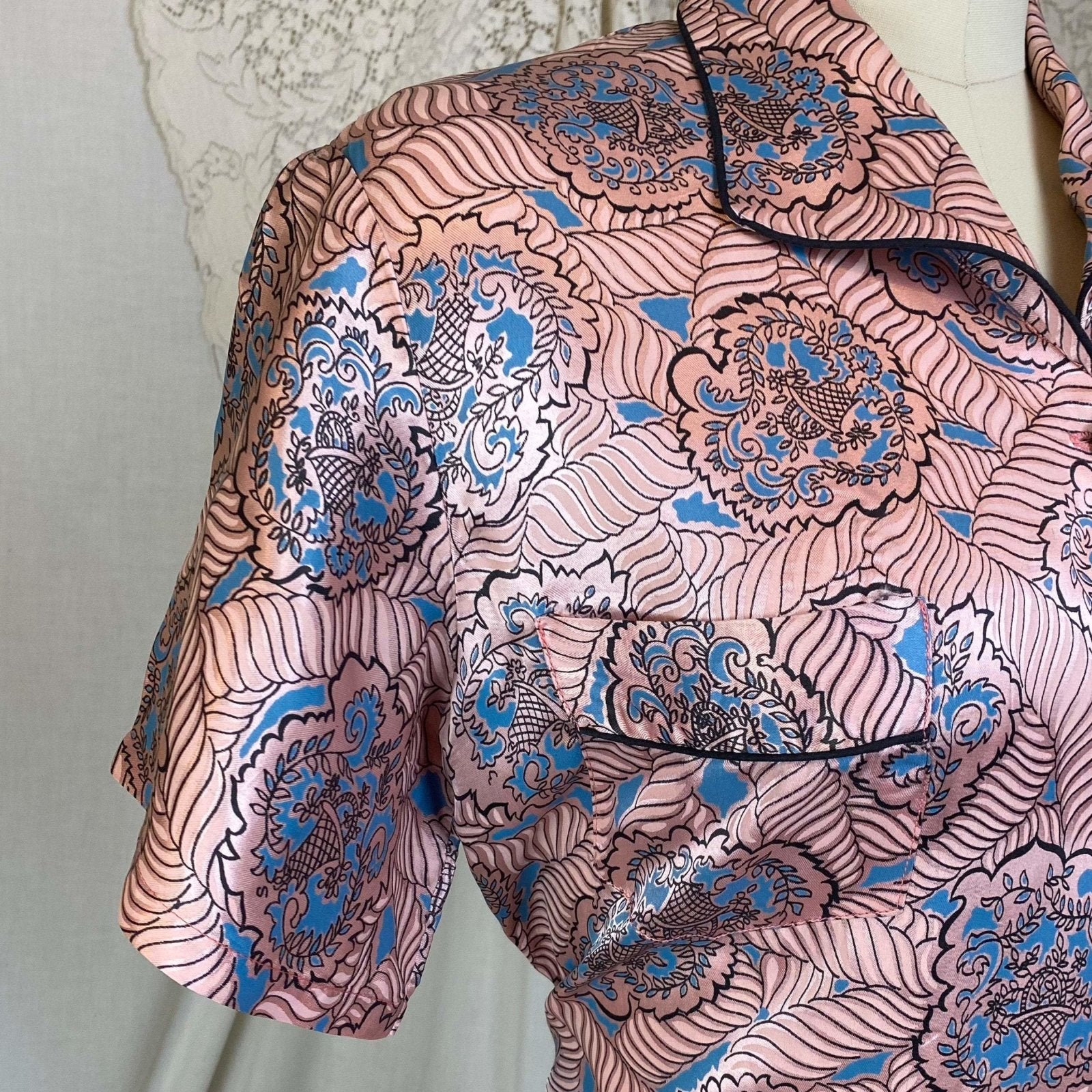 Vintage 1940's Pajama Set | Rose Gold Pink with Black & Blue Paisley Print Rayon Satin | Size S, M, LG | Tele-Queen - Daggers & Dames