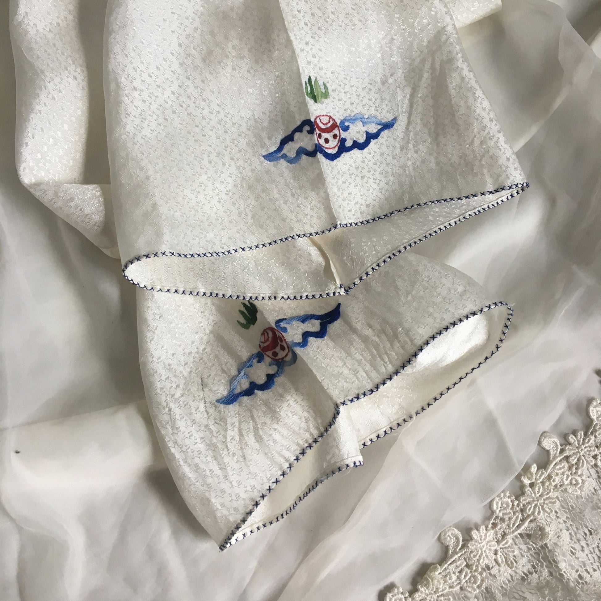 Vintage 1940's Pajama Set | White Silk with Embroidery & Mother of Pearl Buttons | Chinese Dragon Lounge Wear | Size XS, SM - Daggers & Dames