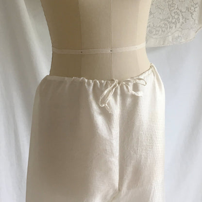 Vintage 1940's Pajama Set | White Silk with Embroidery & Mother of Pearl Buttons | Chinese Dragon Lounge Wear | Size XS, SM - Daggers & Dames
