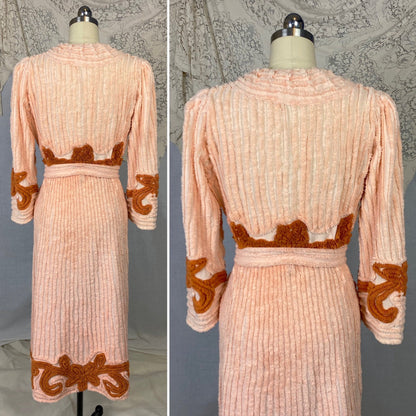Vintage 1940's Robe | Lush Peach Candlewick Chenille with Sienna Floral Tufts | Size S, M - Daggers & Dames