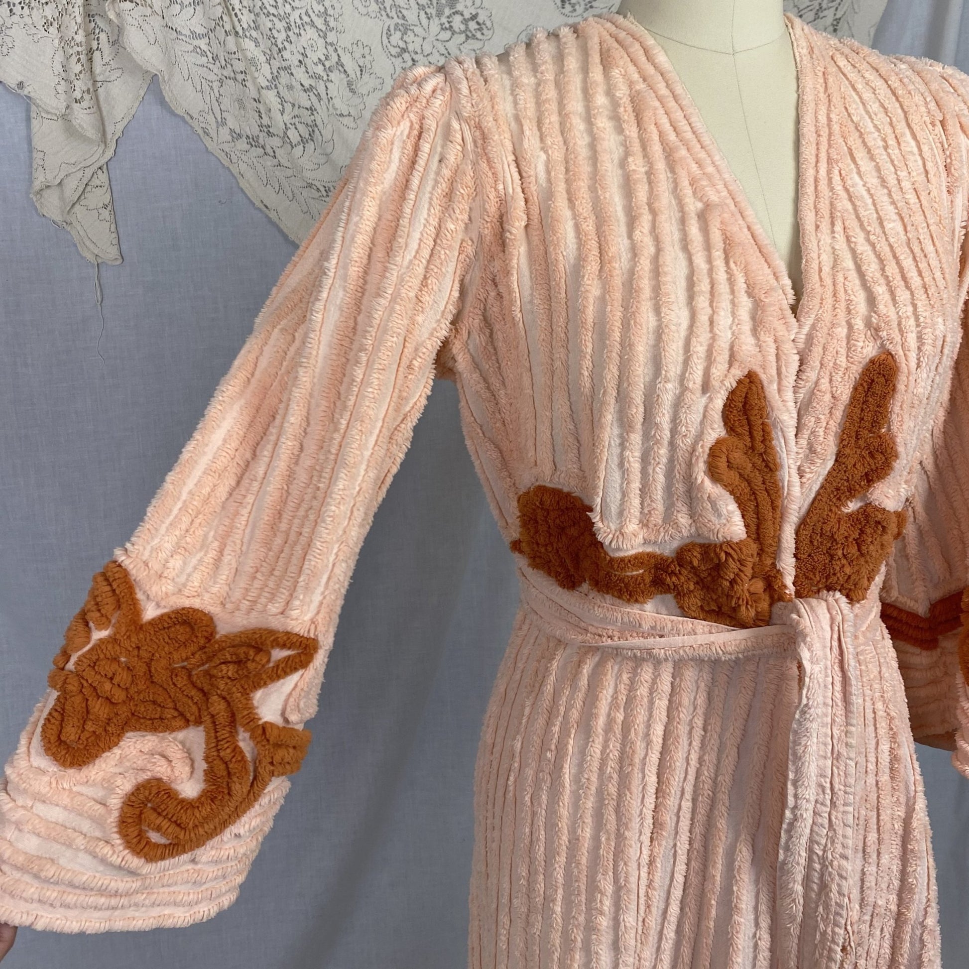 Vintage 1940's Robe | Lush Peach Candlewick Chenille with Sienna Floral Tufts | Size S, M - Daggers & Dames