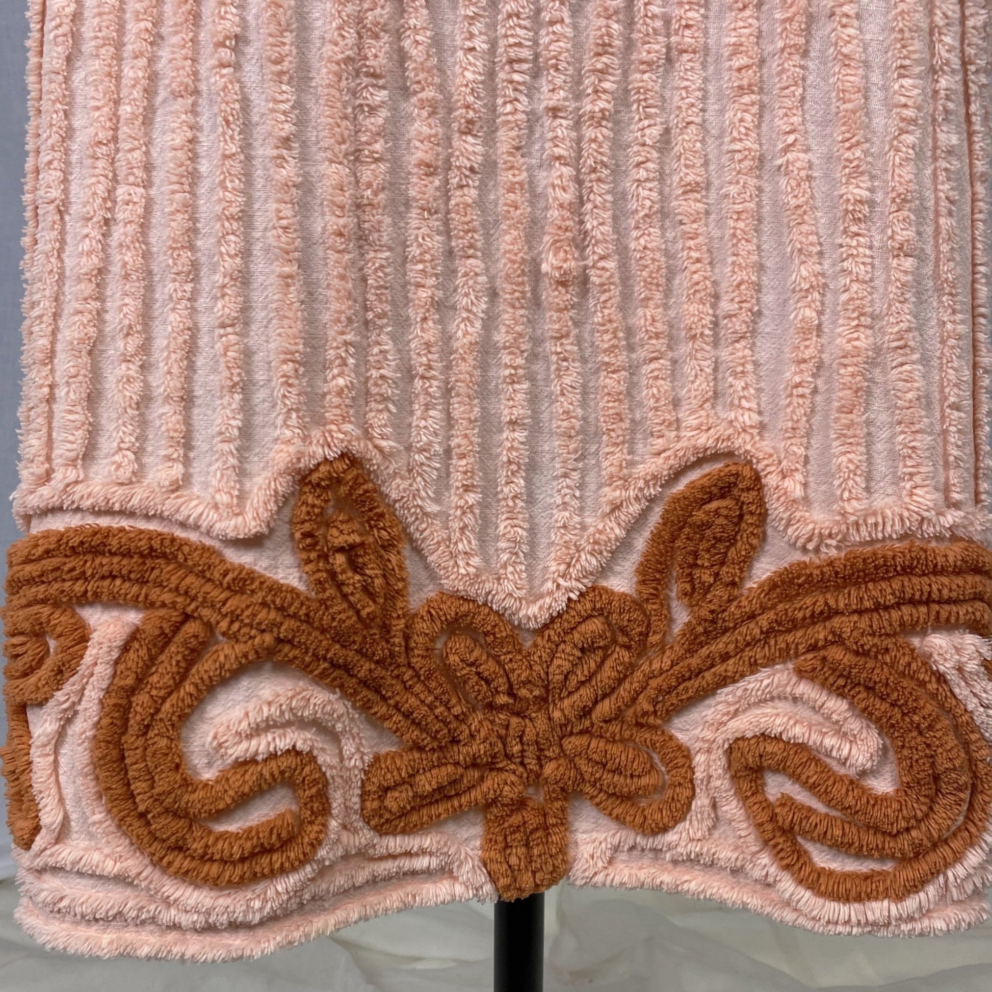 Vintage 1940's Robe | Lush Peach Candlewick Chenille with Sienna Floral Tufts | Size S, M - Daggers & Dames