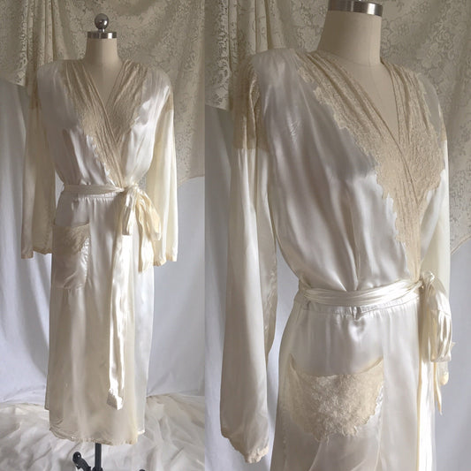 Vintage 1940's Robe | Pearly White Rayon Satin with Alençon Lace & Bell Sleeves | Size S, M - Daggers & Dames