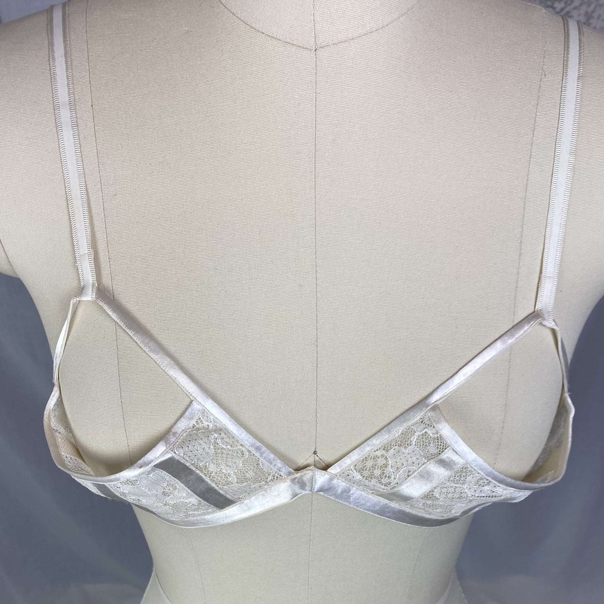 Vintage 1940's Shelf Bra | Creamy White Rayon Satin & Floral Lace Chiffon | Size 34 B | Petite Paris - Daggers & Dames