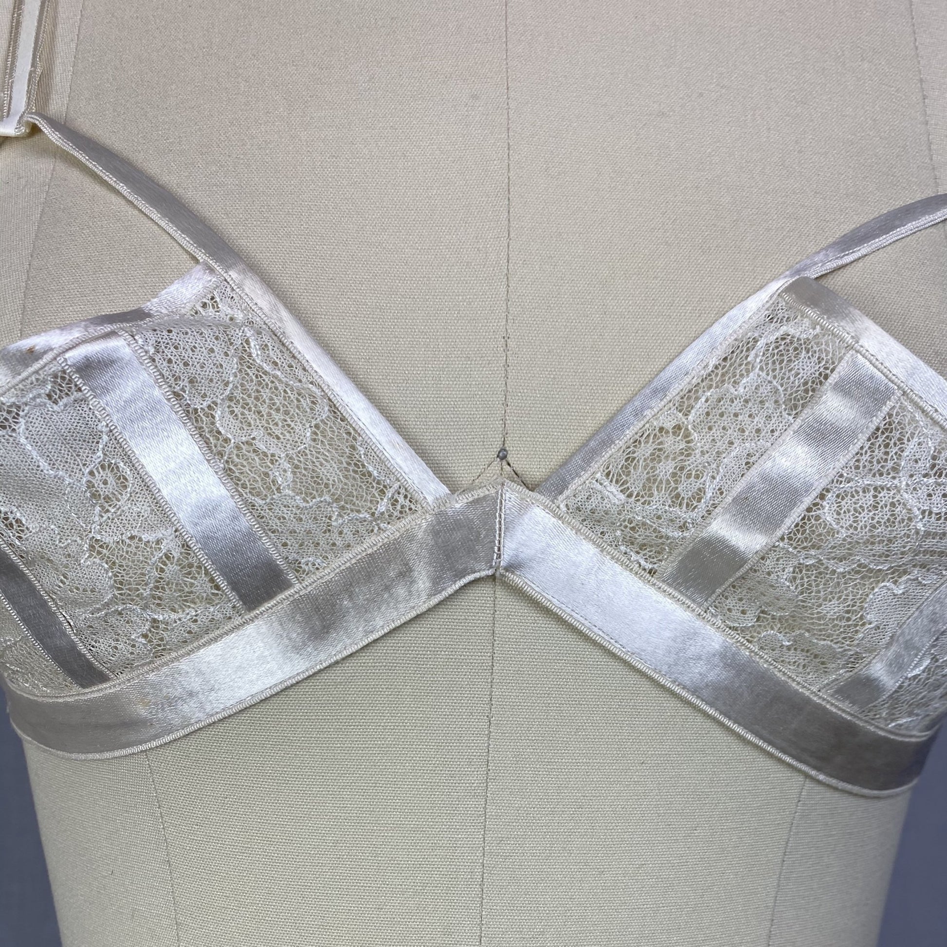 Vintage 1940's Shelf Bra | Creamy White Rayon Satin & Floral Lace Chiffon | Size 34 B | Petite Paris - Daggers & Dames