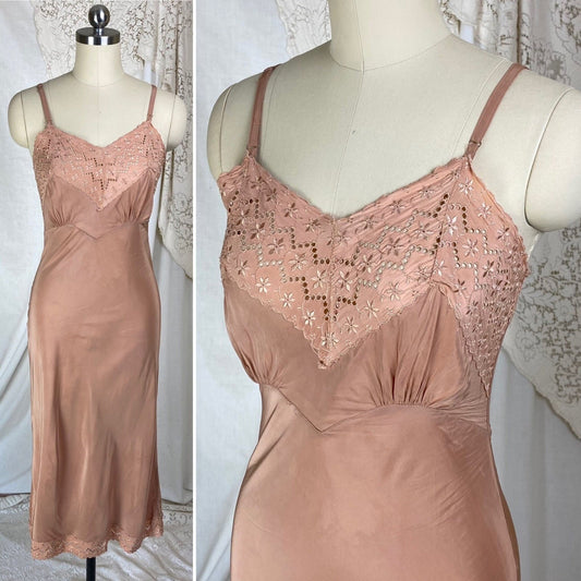 Vintage 1940's Slip | Creamy Mocha Brown Rayon with Eyelet Lace | Size XS - Daggers & Dames