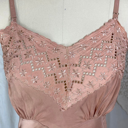 Vintage 1940's Slip | Creamy Mocha Brown Rayon with Eyelet Lace | Size XS - Daggers & Dames