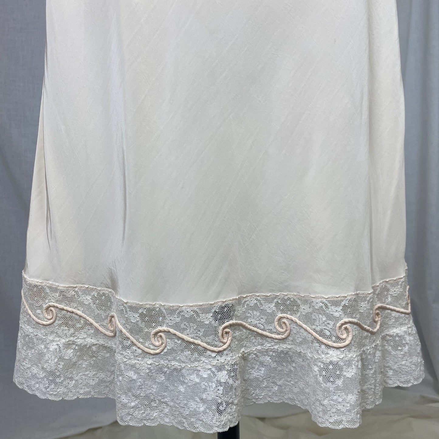 Vintage 1940's Slip | Light Pink Rayon with Ivory Lace & | Size S, M - Daggers & Dames