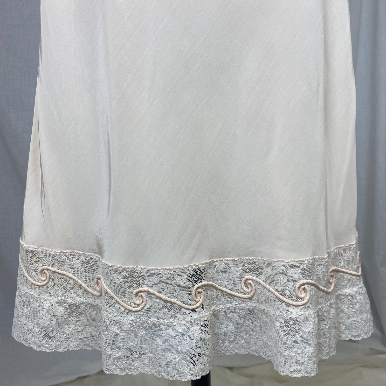 Vintage 1940's Slip | Light Pink Rayon with Ivory Lace & | Size S, M - Daggers & Dames